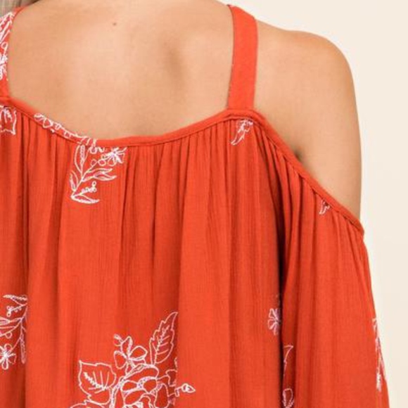 Naomi Cold Shoulder Top - Picture 3 of 3